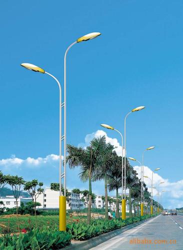 廠家直銷9米太陽能路燈｜84W LED高亮節(jié)能 照亮美麗鄉(xiāng)村道路